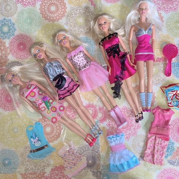Barbie Vintage Bundle of 5 Dolls with Extra Clothes and Accessories - Picture 9 of 9